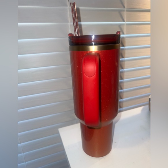 Stanley Tinsel Quencher 40oz Red - Limited Edition (soldout on Stanley website) - Picture 3 of 7